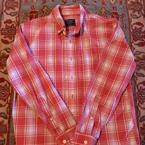 Abercrombie men’s small plaid button up.